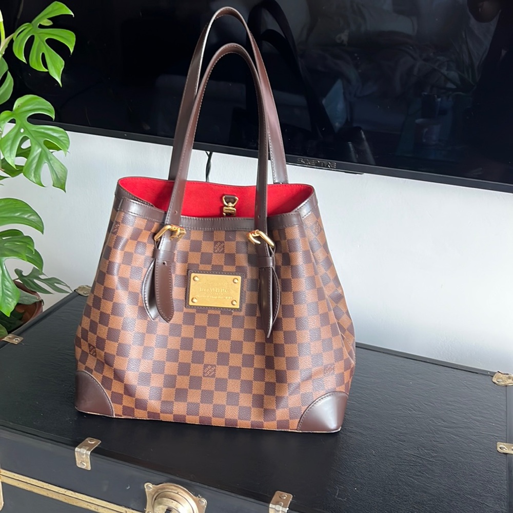 Louis Viitton!! Authentic!! Hampstead shoulder bag!! Beautiful condition!!